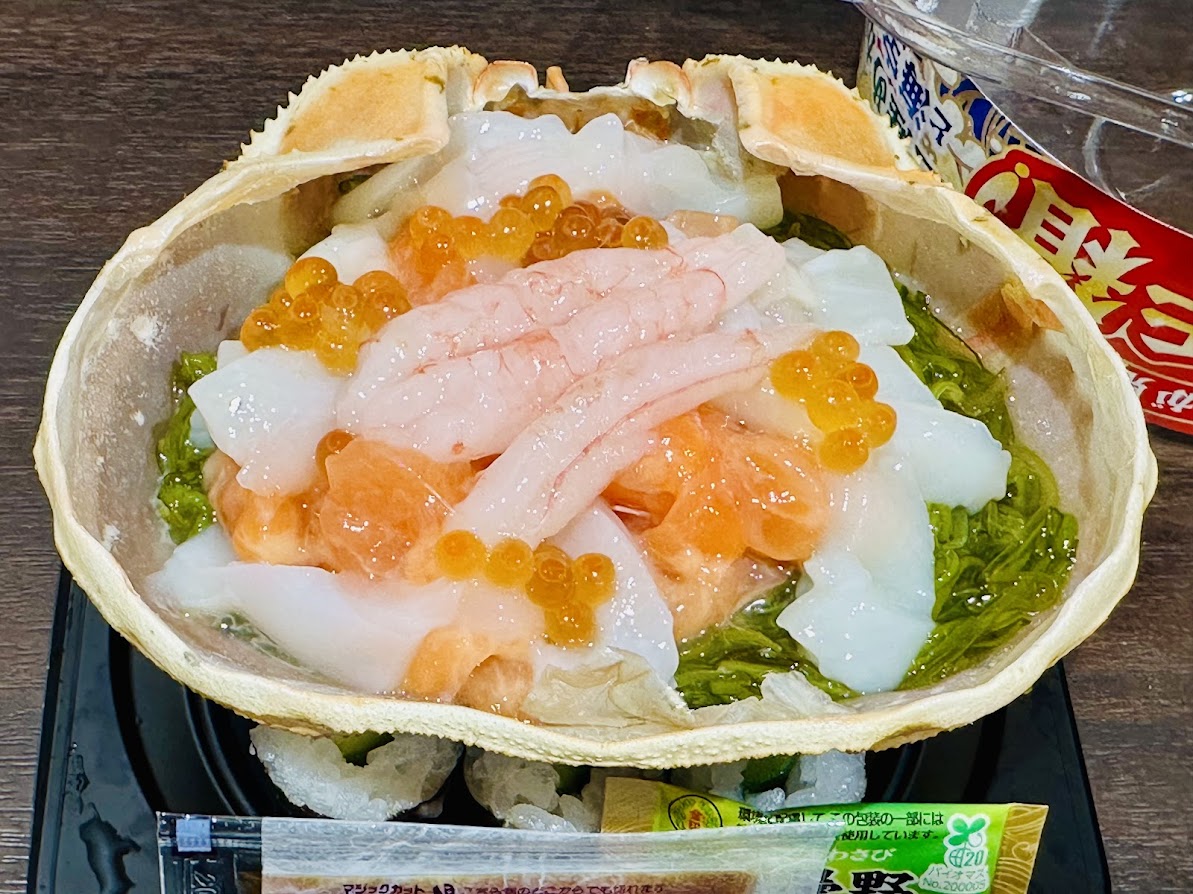 蟹が見守る玉手箱！三陸めかぶと海宝寿司