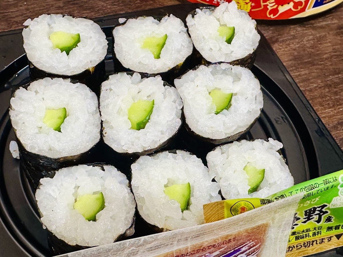 蟹が見守る玉手箱！三陸めかぶと海宝寿司